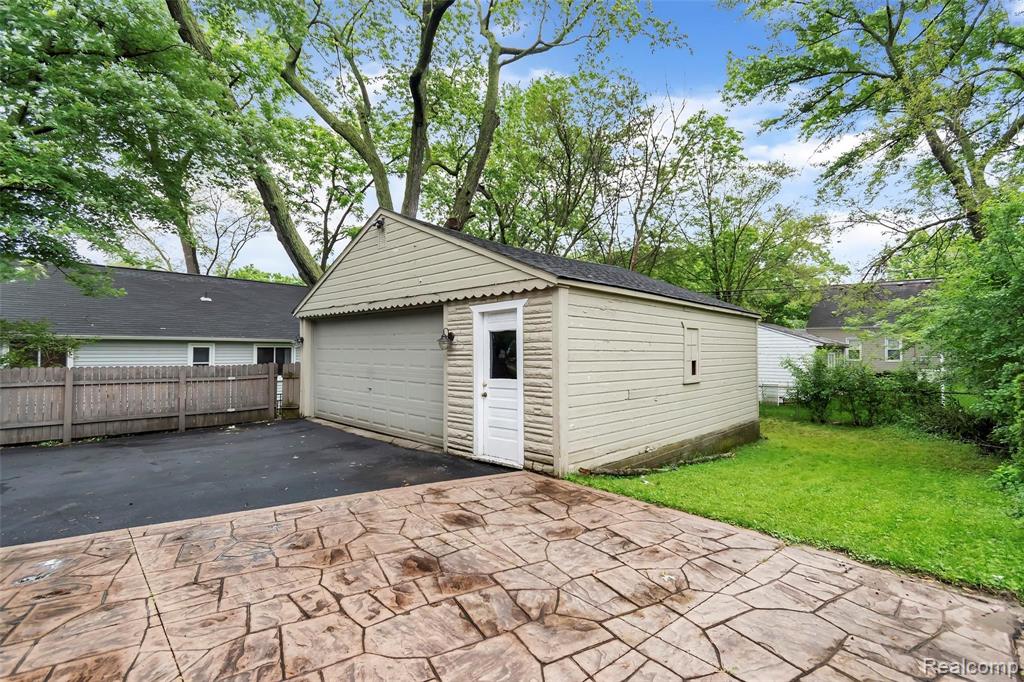 1889 Harvard Road Berkley, MI 48072 - Photo 42 of 42
