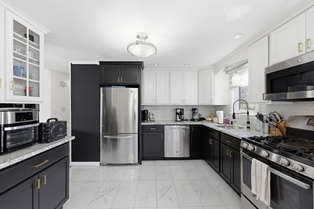 28 Drumlin Road Springfield, MA 01108 - Photo 10 of 38 Gallery Image 10