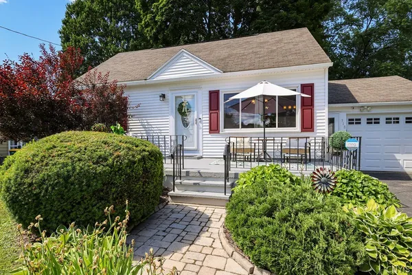 $274,900 | 318 Palmer Drive, Clay, NY 13212