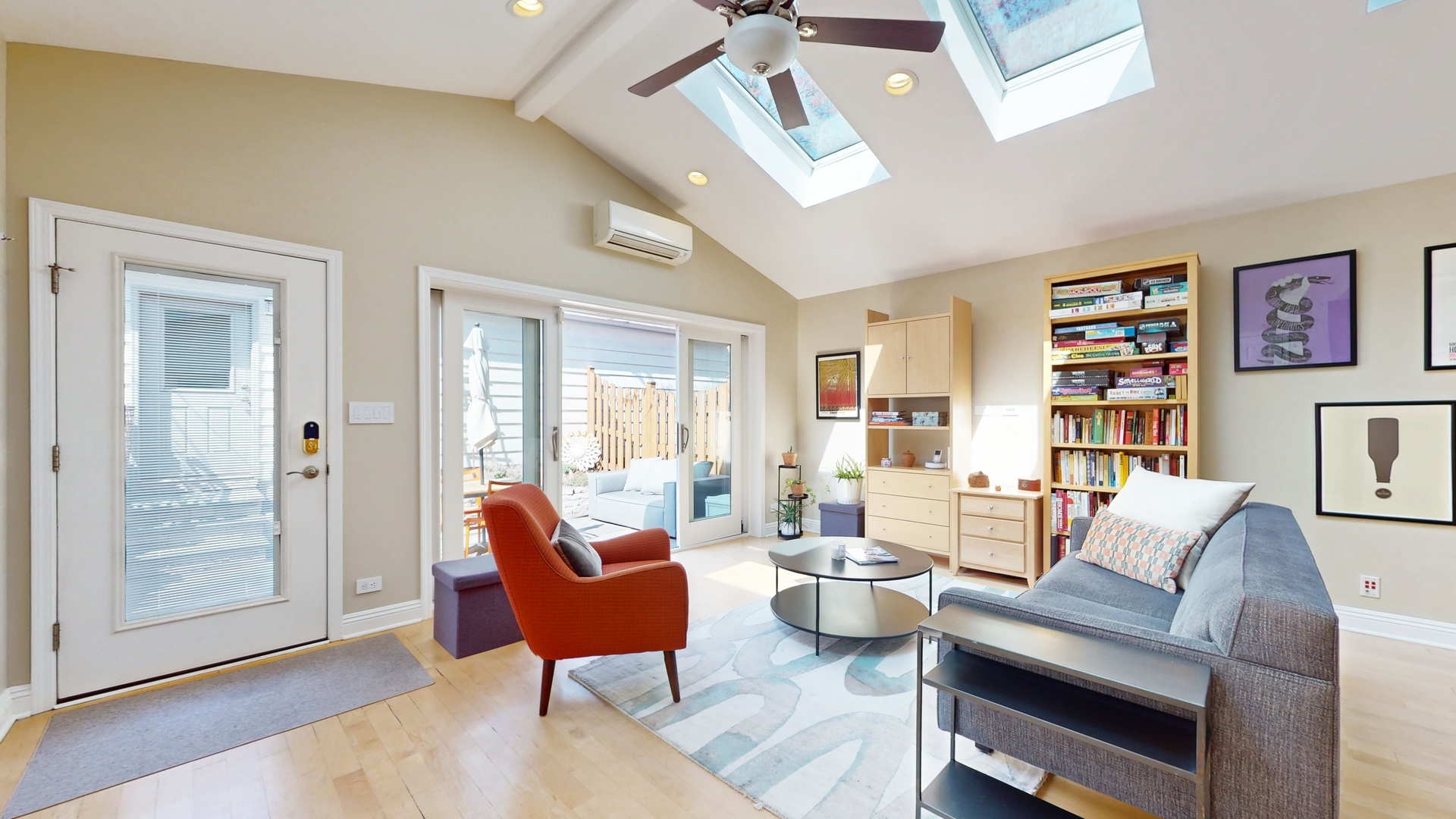 804 South Morgan Street Chicago, IL 60607 - Photo 12 of 32 a living room with furniture and a large window
