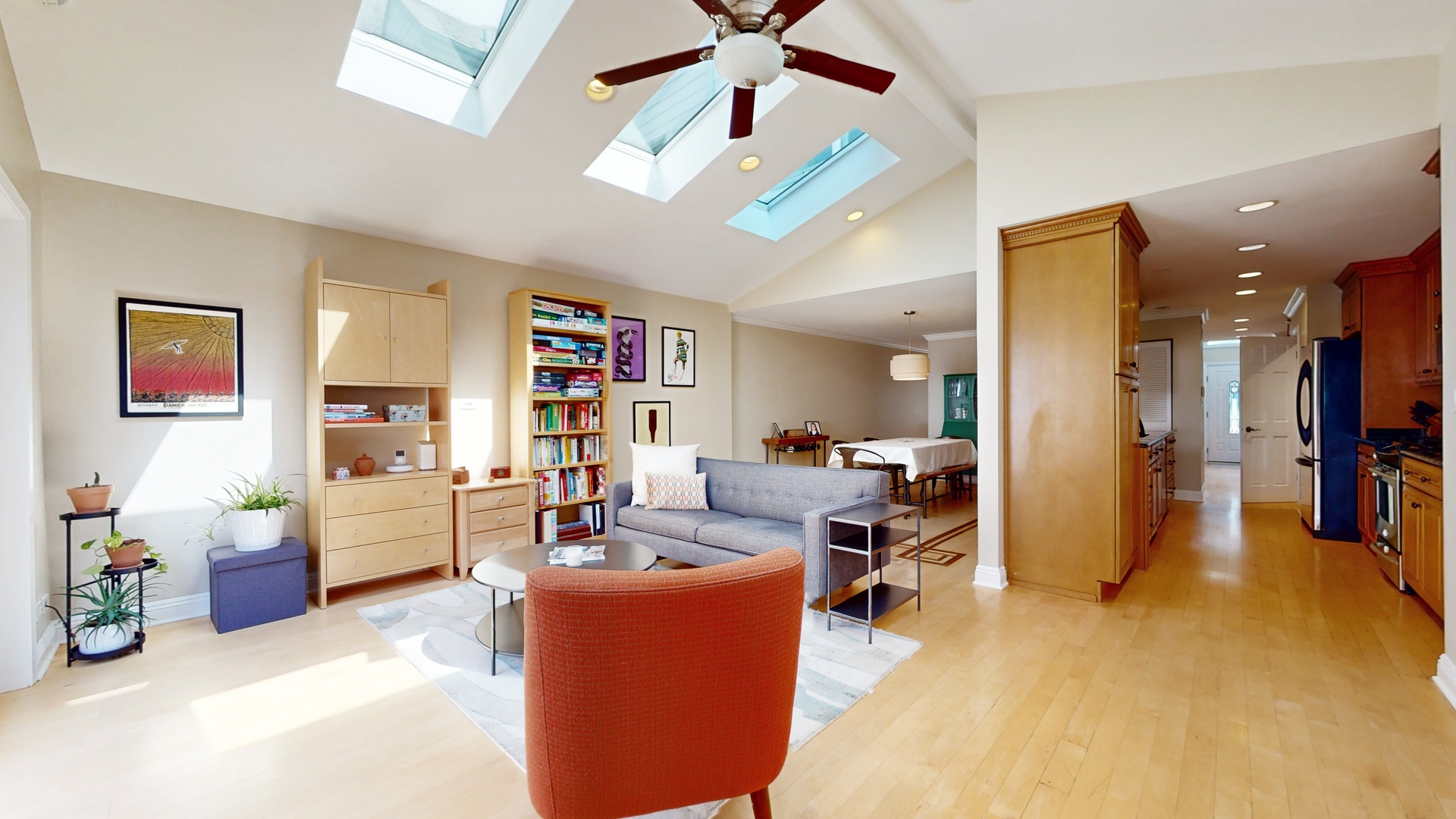 804 South Morgan Street Chicago, IL 60607 - Photo 13 of 32 a living room with furniture and kitchen view