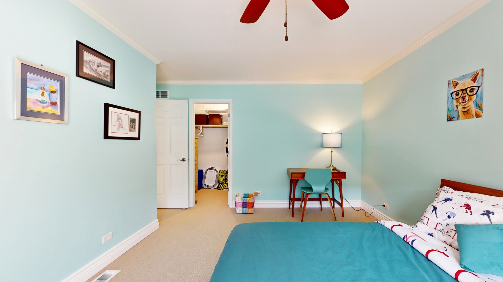 804 South Morgan Street Chicago, IL 60607 - Photo 18 of 32 a living room with furniture and a baby crib
