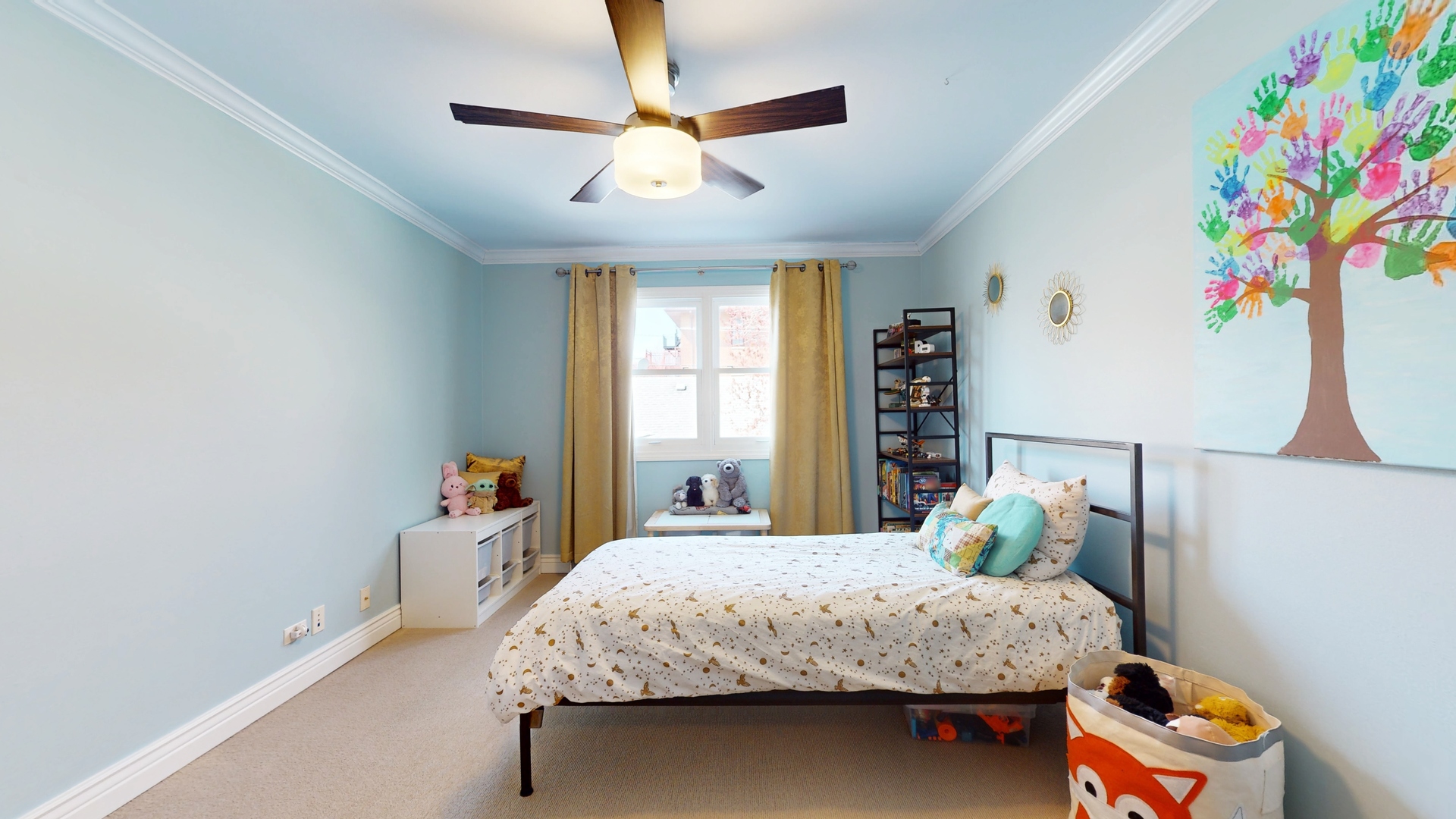 804 South Morgan Street Chicago, IL 60607 - Photo 20 of 32 a bedroom with a bed and a window