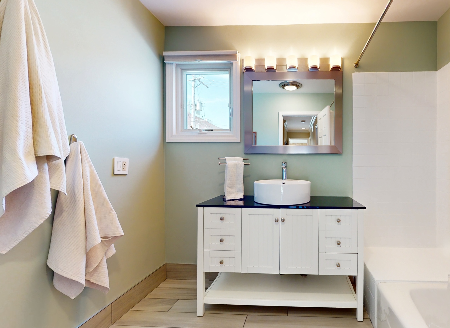 804 South Morgan Street Chicago, IL 60607 - Photo 22 of 32 a view of cabinets