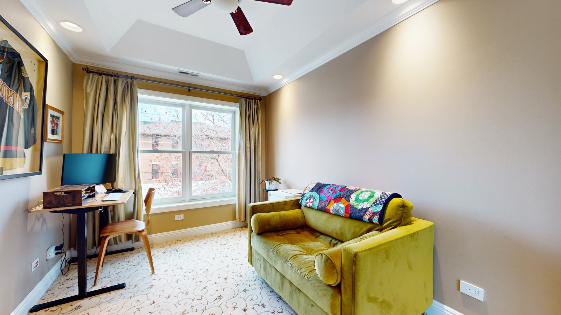 804 South Morgan Street Chicago, IL 60607 - Photo 26 of 32 a living room with furniture and a window