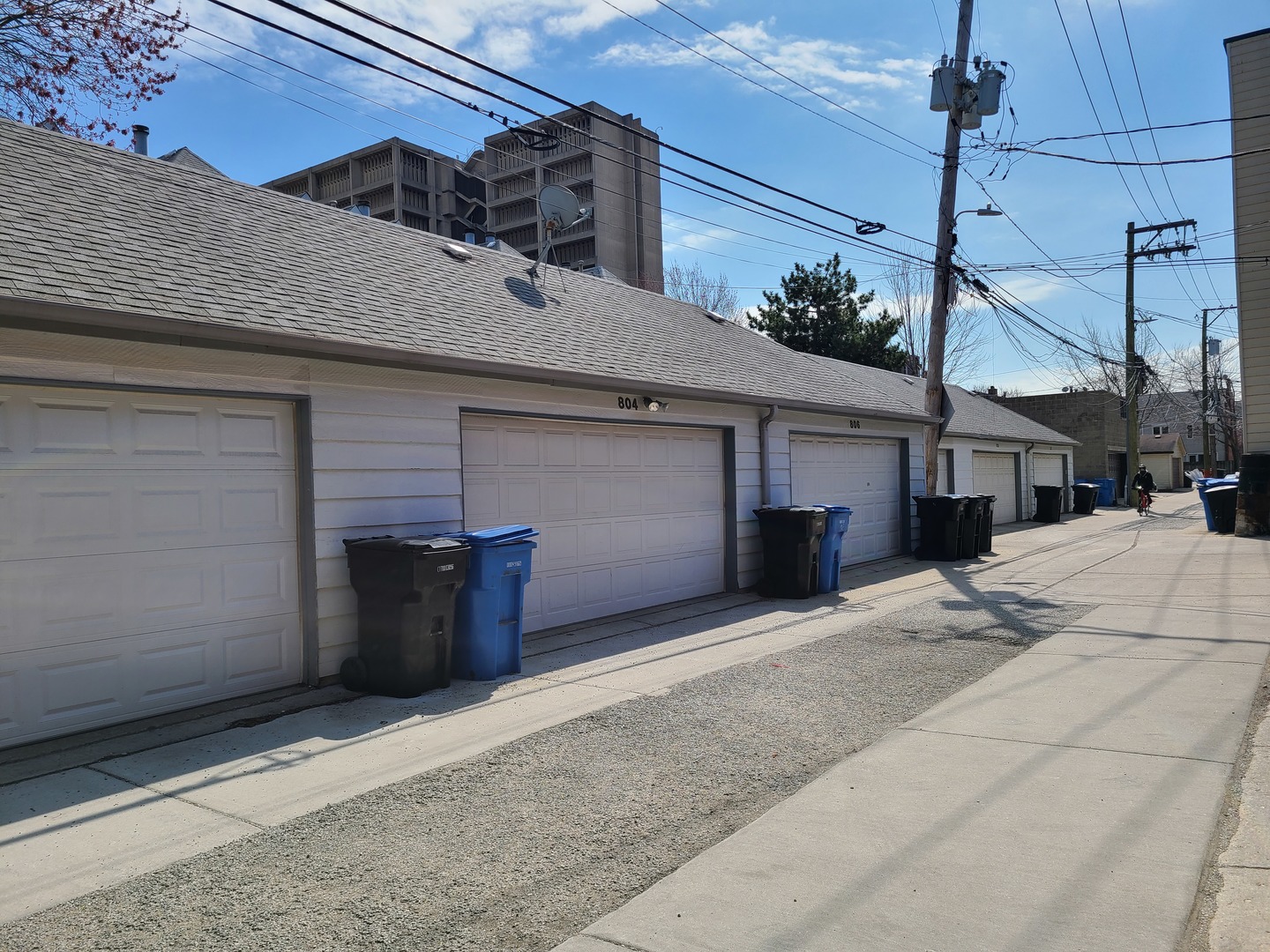 804 South Morgan Street Chicago, IL 60607 - Photo 30 of 32 a front view of a house with a garage
