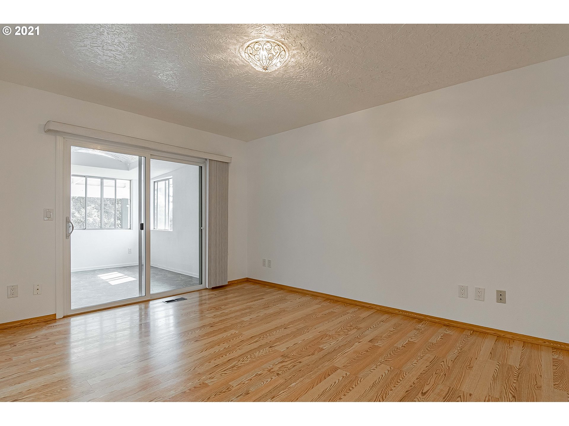 25020 Southeast Rugg Road Damascus, OR 97089 - Photo 12 of 32 Gallery Image 12