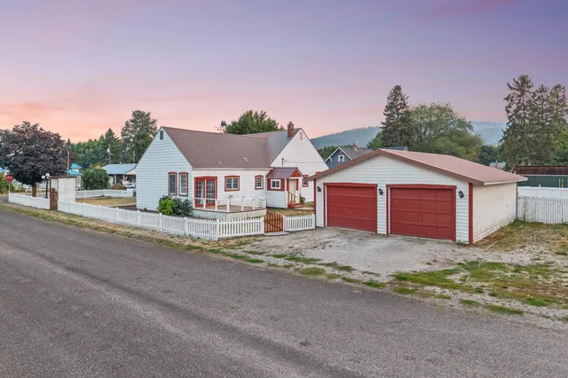 $398,000 | 602 West King Avenue, Chewelah, WA 99109