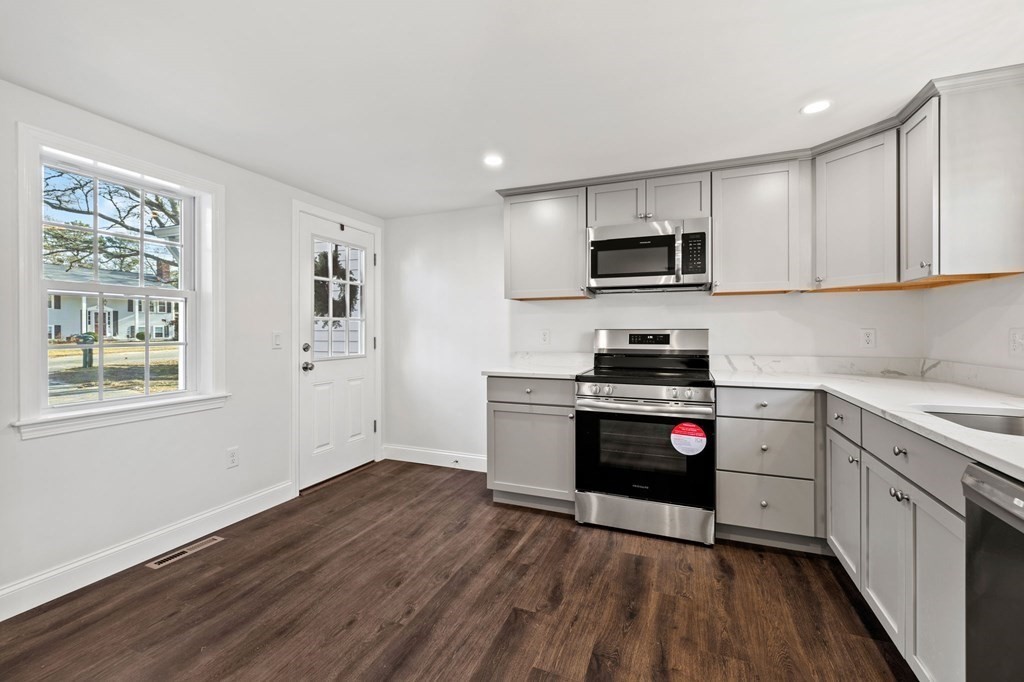 373 Oakland Road Hyannis, MA 02601 - Photo 8 of 26 a kitchen with granite countertop a stove and a sink