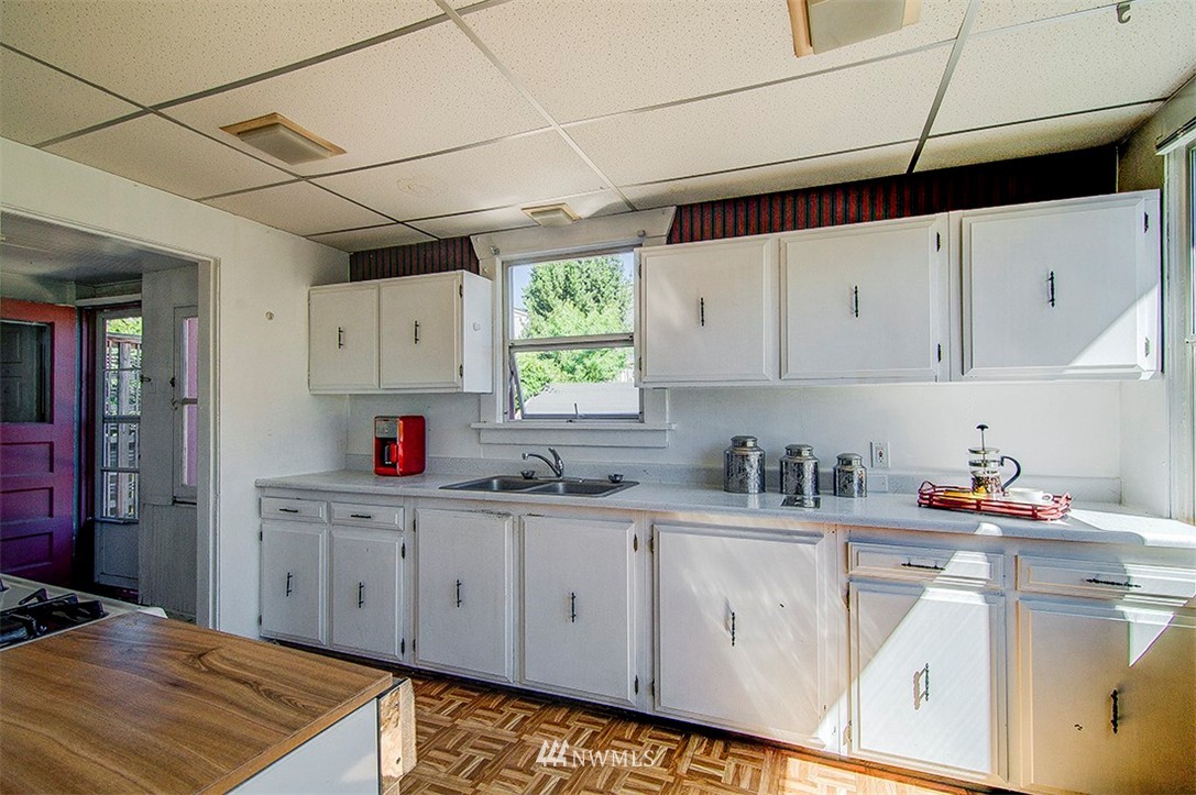 930 North 76th Street Seattle, WA 98103 - Photo 11 of 24