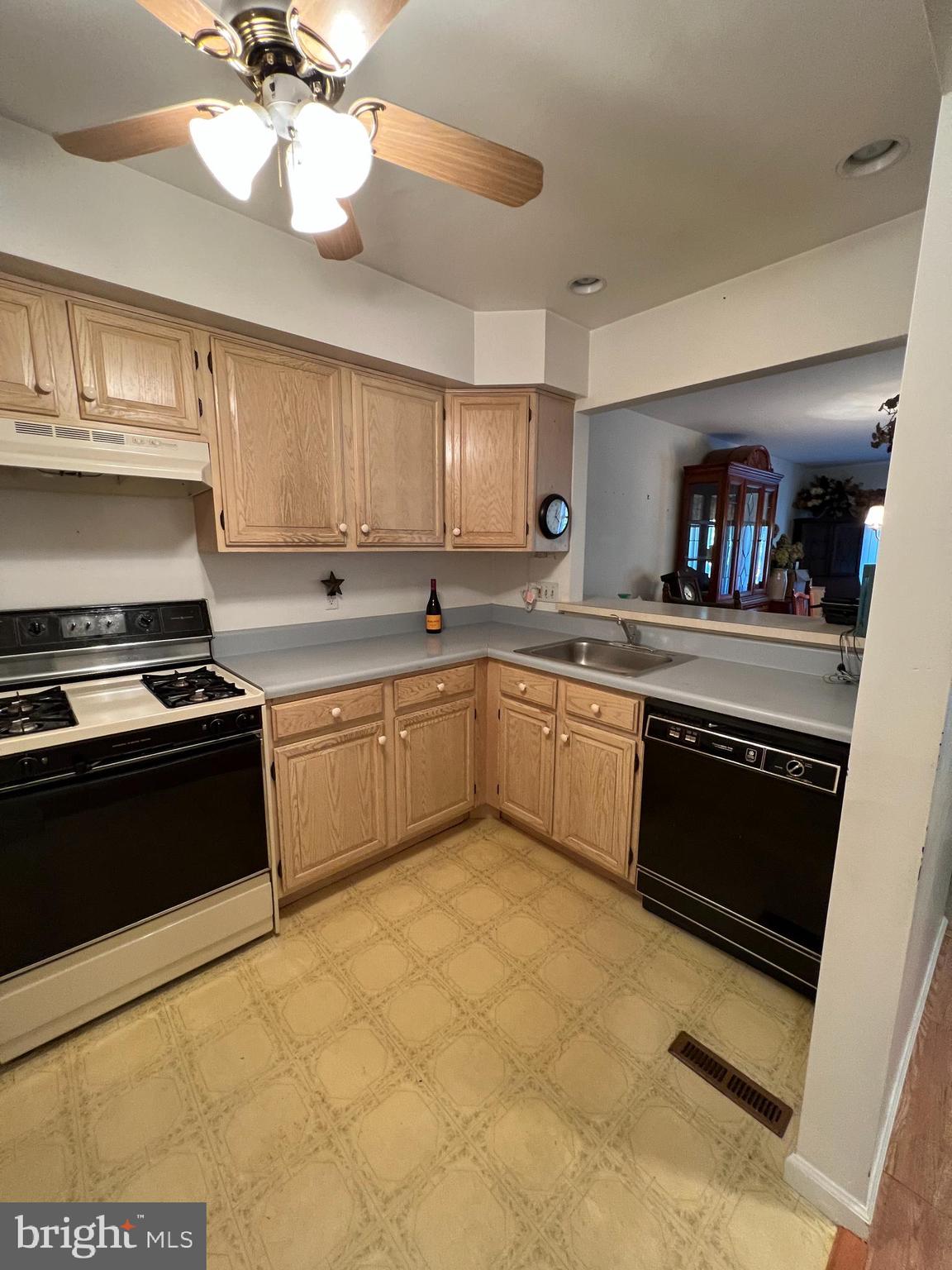 8 Deer Run Road Perkasie, PA 18944 - Photo 4 of 41 Kitchen