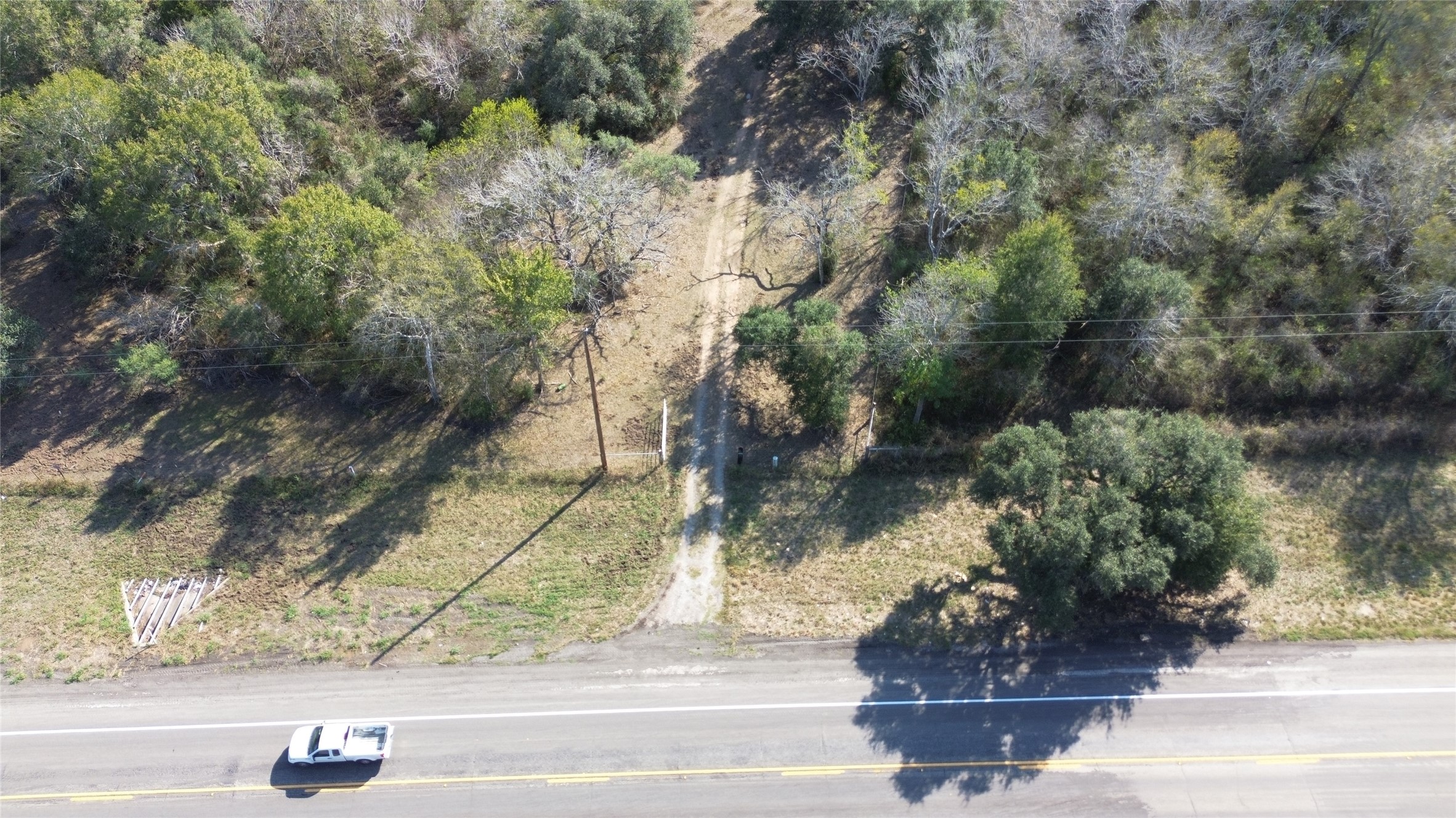 a view of a yard in front of a house