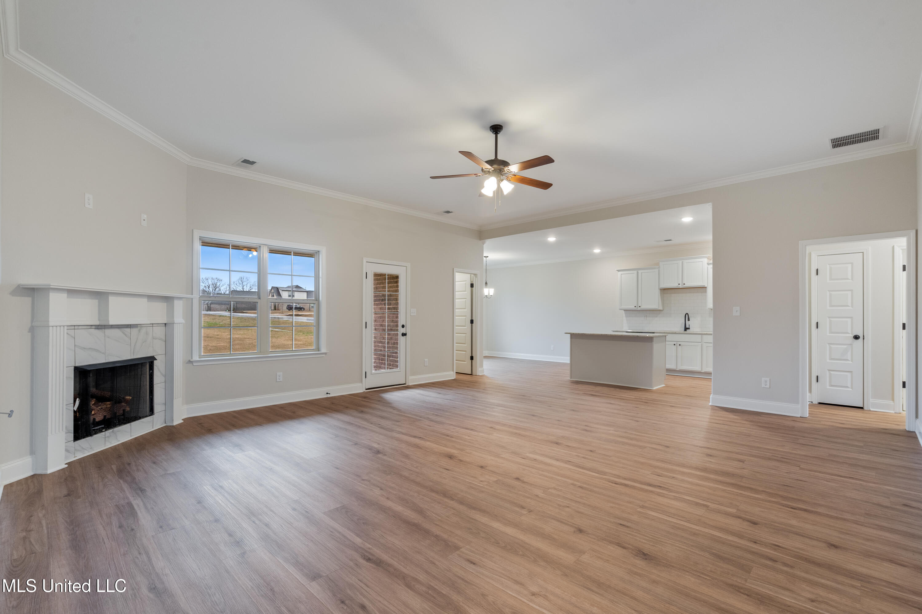 768 Lucas Lane Hernando, MS 38632 - Photo 7 of 31 family room 1