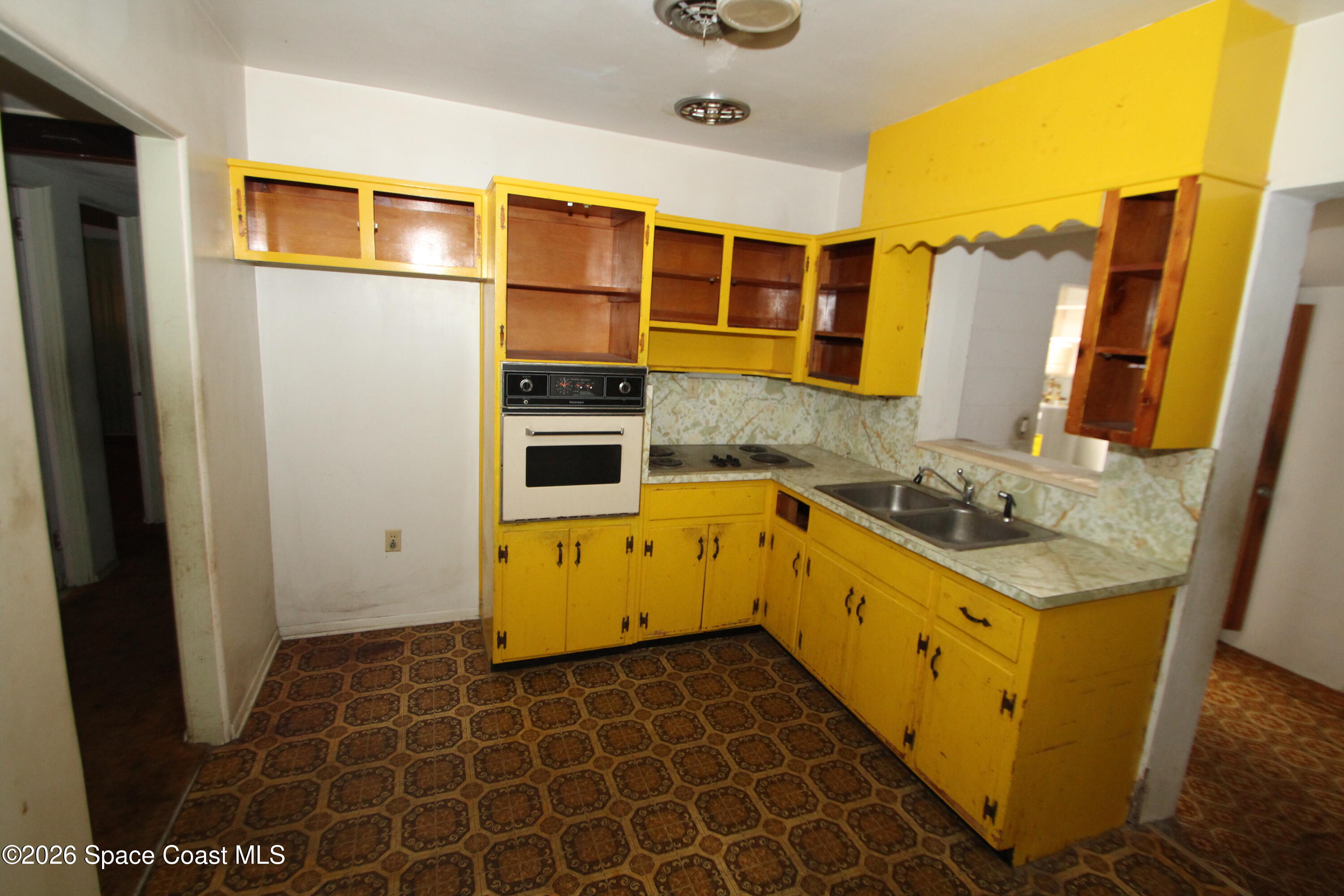 441 Bluff Drive Melbourne, FL 32901 - Photo 3 of 16 IMG_7524
