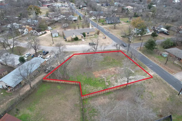 a view of yard with large trees