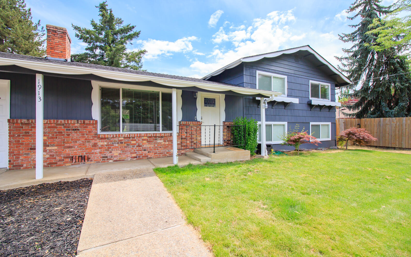1913 Crestbrook Road Medford, OR 97504 - Photo 3 of 36 3