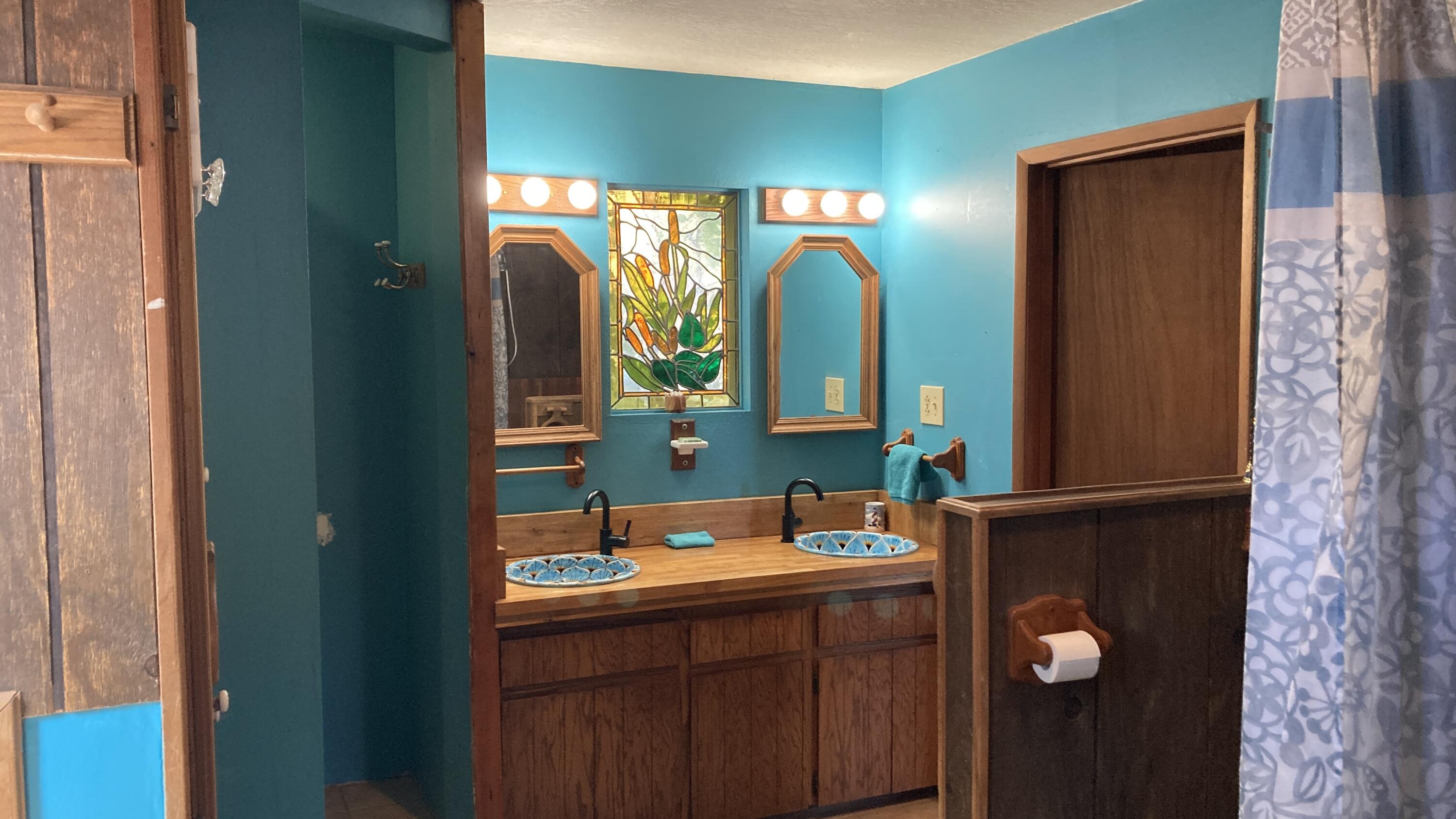 640-540 Iris Road McArthur, CA 96056 - Photo 18 of 41 a bathroom with a sink and a mirror