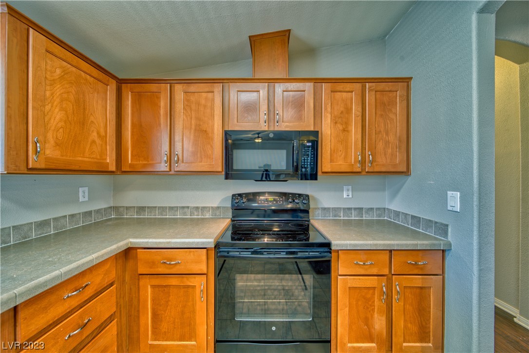 669 East Simkins Road Pahrump, NV 89060 - Photo 11 of 47 Gallery Image 11