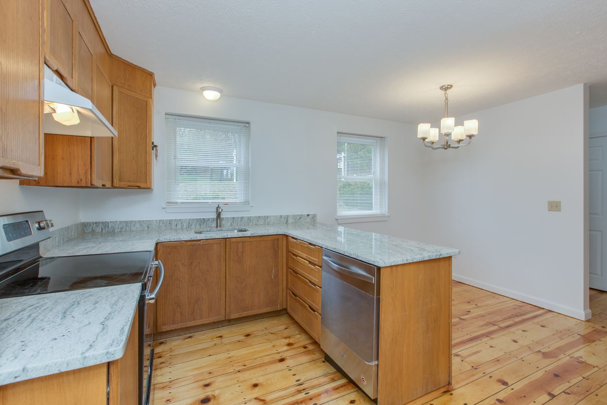 2 R Blackberry Road Derry, NH 03038 - Photo 12 of 34