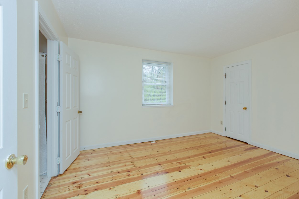 2 R Blackberry Road Derry, NH 03038 - Photo 21 of 34