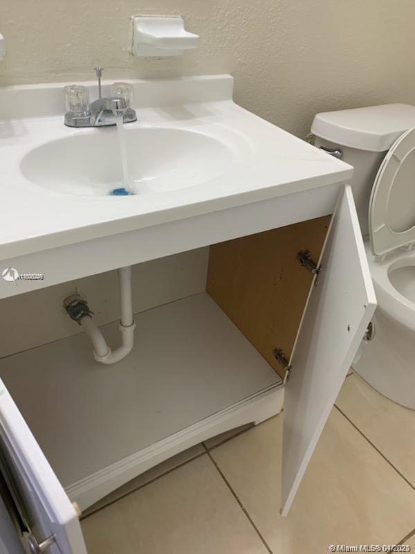 401 Southwest 13th Place, Unit 720 Deerfield Beach, FL 33441 - Photo 12 of 20 a close view of sink and a washer dryer