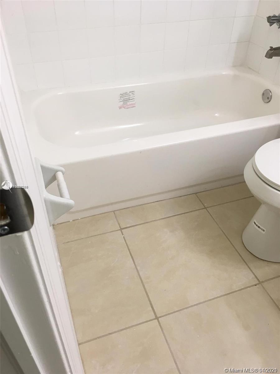 401 Southwest 13th Place, Unit 720 Deerfield Beach, FL 33441 - Photo 17 of 20 a bathroom with a bathtub and a toilet