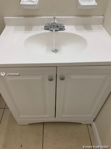 401 Southwest 13th Place, Unit 720 Deerfield Beach, FL 33441 - Photo 9 of 20 a close view of sink