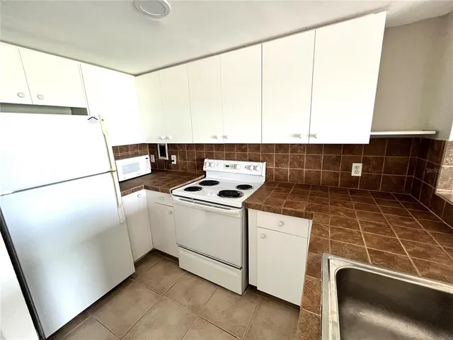 $299,000 | 880 Mandalay Avenue, Unit C512, Clearwater Beach, FL 33767