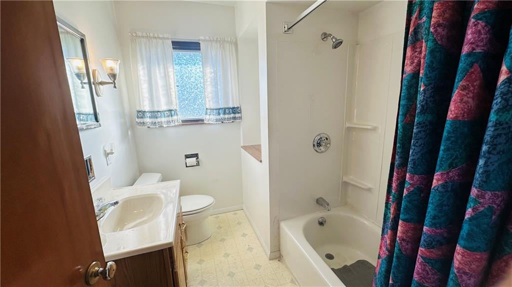 133 Old Pike Road Freeport, PA 16229 - Photo 16 of 30 Main bathroom.