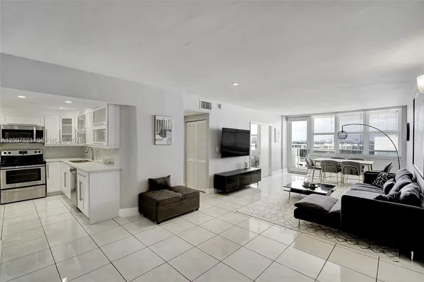 $2,900 | 3725 South Ocean Drive, Unit 1519, Hollywood, FL 33019