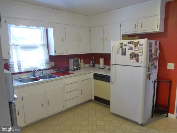 43 Federal City Road Ewing, NJ 08638 - Photo 7 of 25 Kitchen
