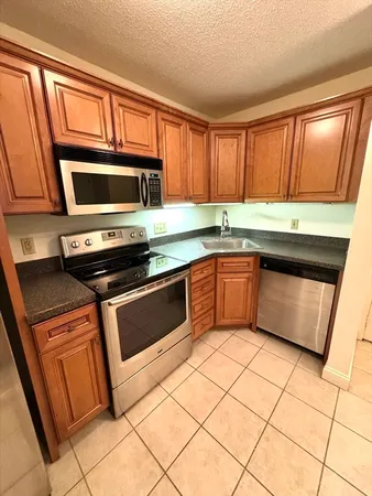 $3,100 | 400 Brookside Drive, Unit G, Andover, MA 01810