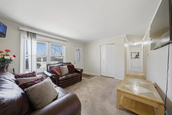 $280,000 | 175 Creekside Drive, Bolingbrook, IL 60440