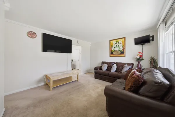 $280,000 | 175 Creekside Drive, Bolingbrook, IL 60440