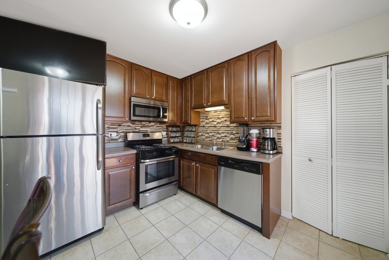 175 Creekside Drive Bolingbrook, IL 60440 - Photo 5 of 13