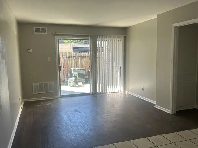 $1,000 | 6702 Biggs Court, Unit 4, Houston, TX 77061