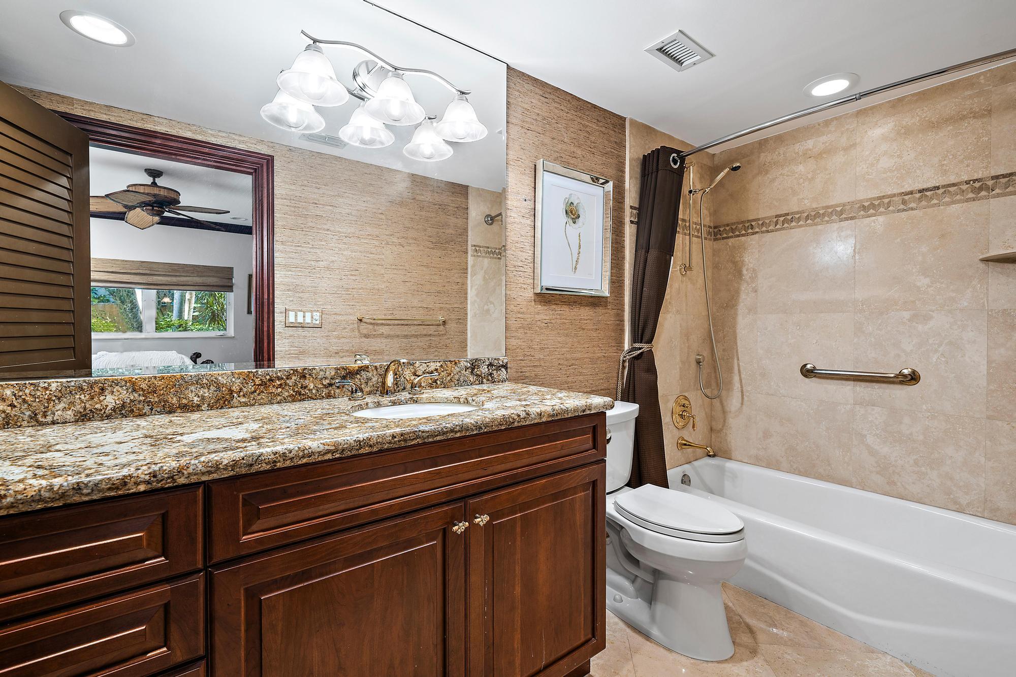 613 South Beach Road Jupiter, FL 33469 - Photo 63 of 74 Guest bathroom ensuite