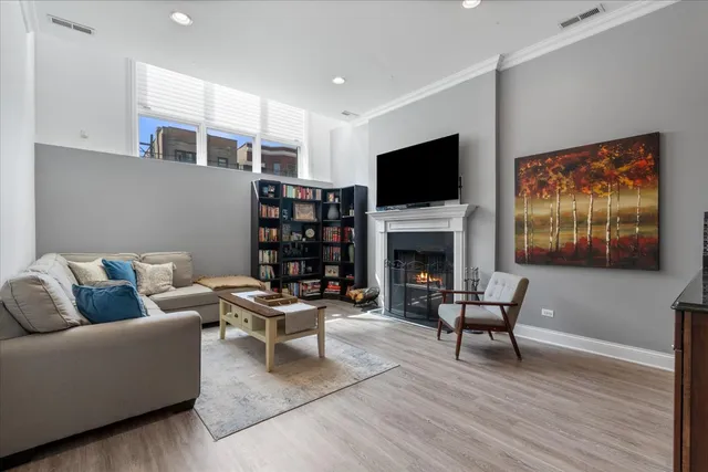 $599,900 | 2444 West Diversey Avenue, Unit 1W, Chicago, IL 60647