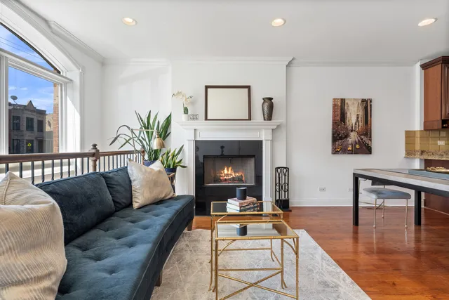 $599,900 | 2444 West Diversey Avenue, Unit 1W, Chicago, IL 60647