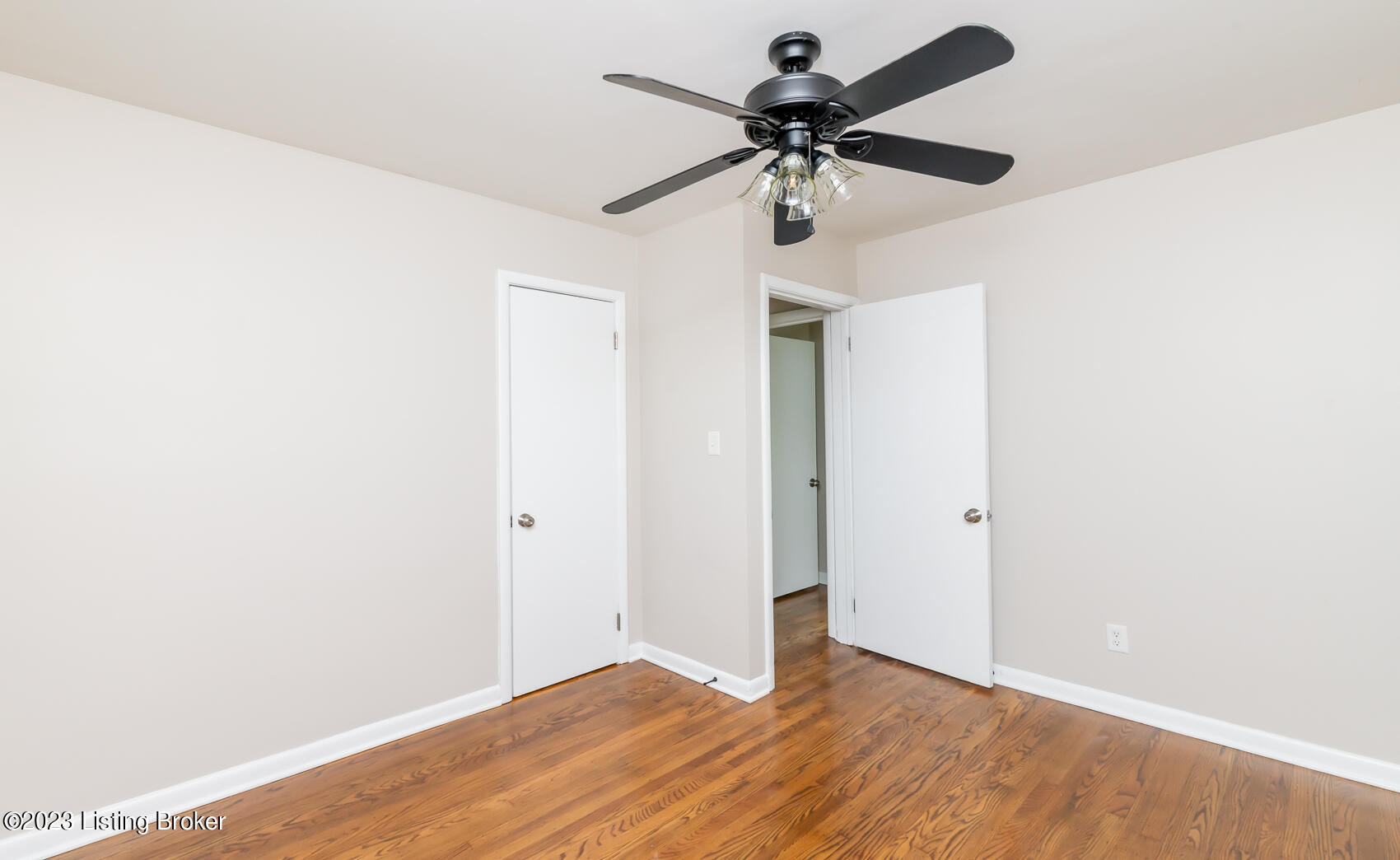 5310 Red Leaf Road Louisville, KY 40218 - Photo 24 of 28 Bedroom 3