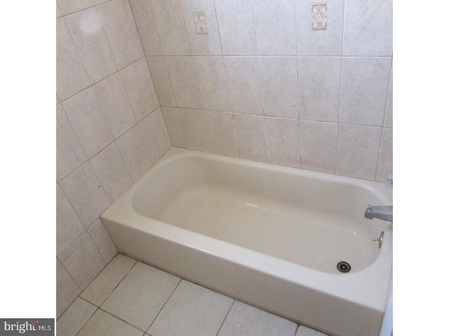 813 Avon Road Philadelphia, PA 19116 - Photo 11 of 21 Bathroom
