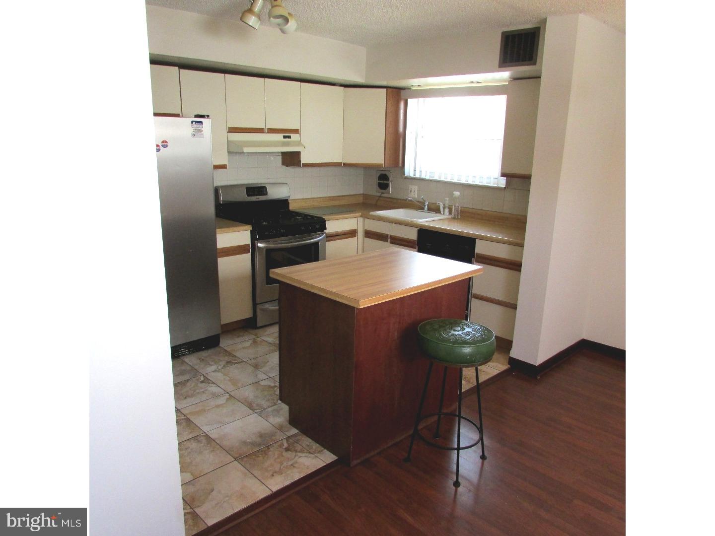 813 Avon Road Philadelphia, PA 19116 - Photo 4 of 21 Kitchen