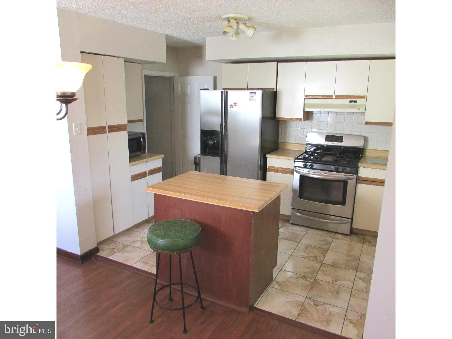 813 Avon Road Philadelphia, PA 19116 - Photo 5 of 21 Kitchen
