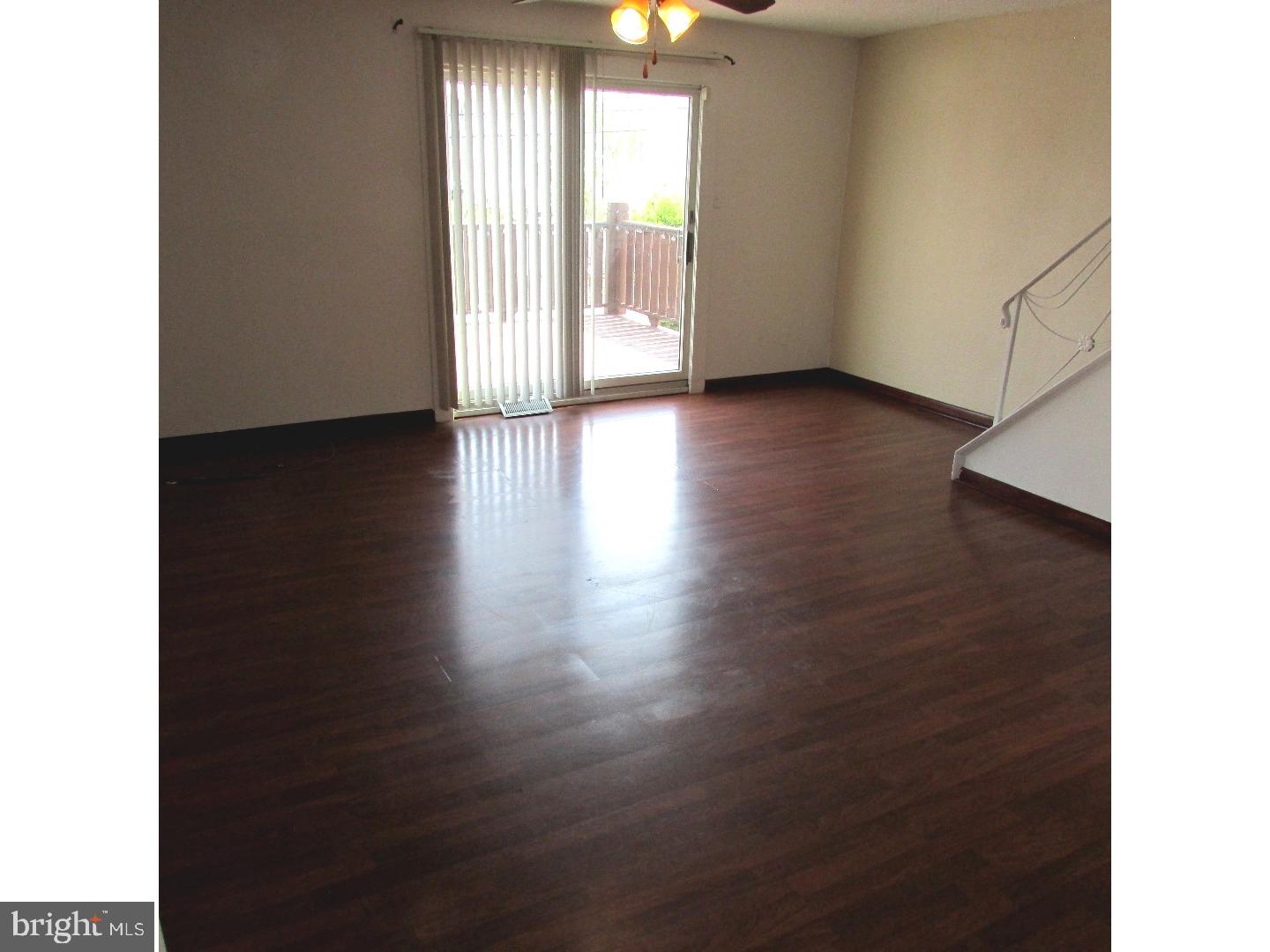 813 Avon Road Philadelphia, PA 19116 - Photo 7 of 21 Living Room