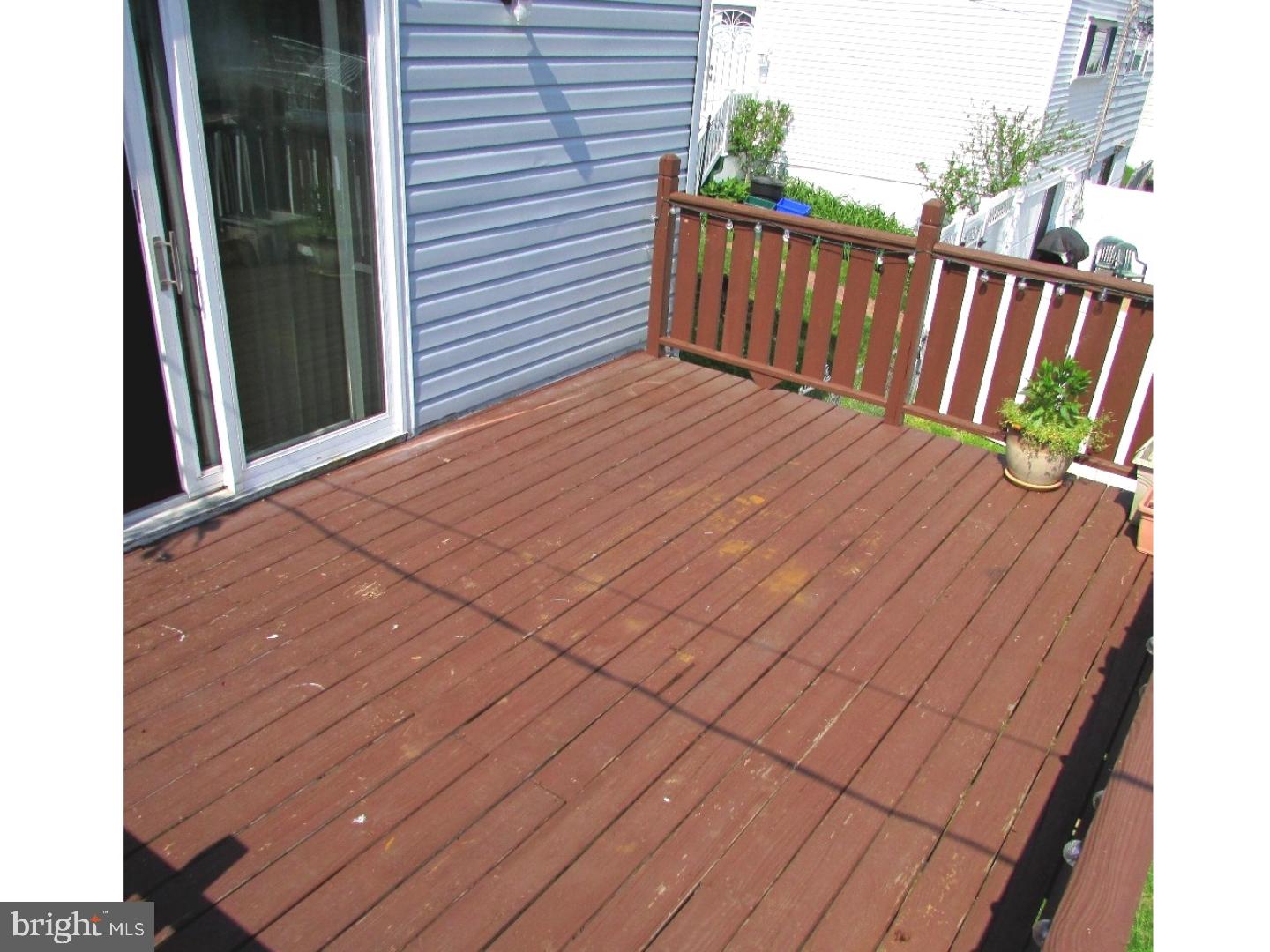 813 Avon Road Philadelphia, PA 19116 - Photo 9 of 21 Deck