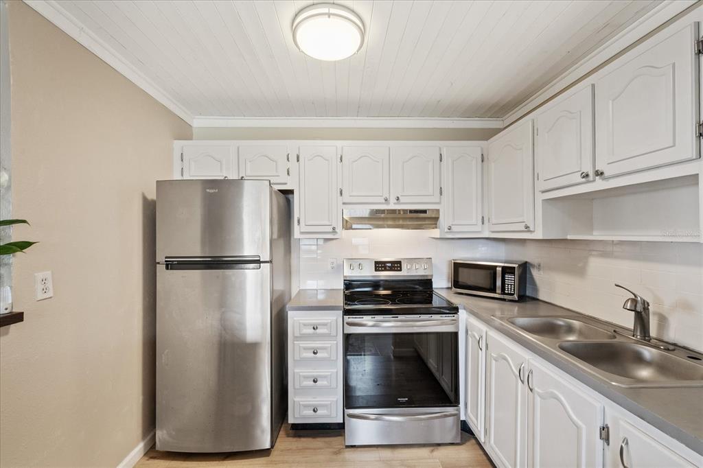 11635 Bayonet Lane, Unit B New Port Richey, FL 34654 - Photo 11 of 41