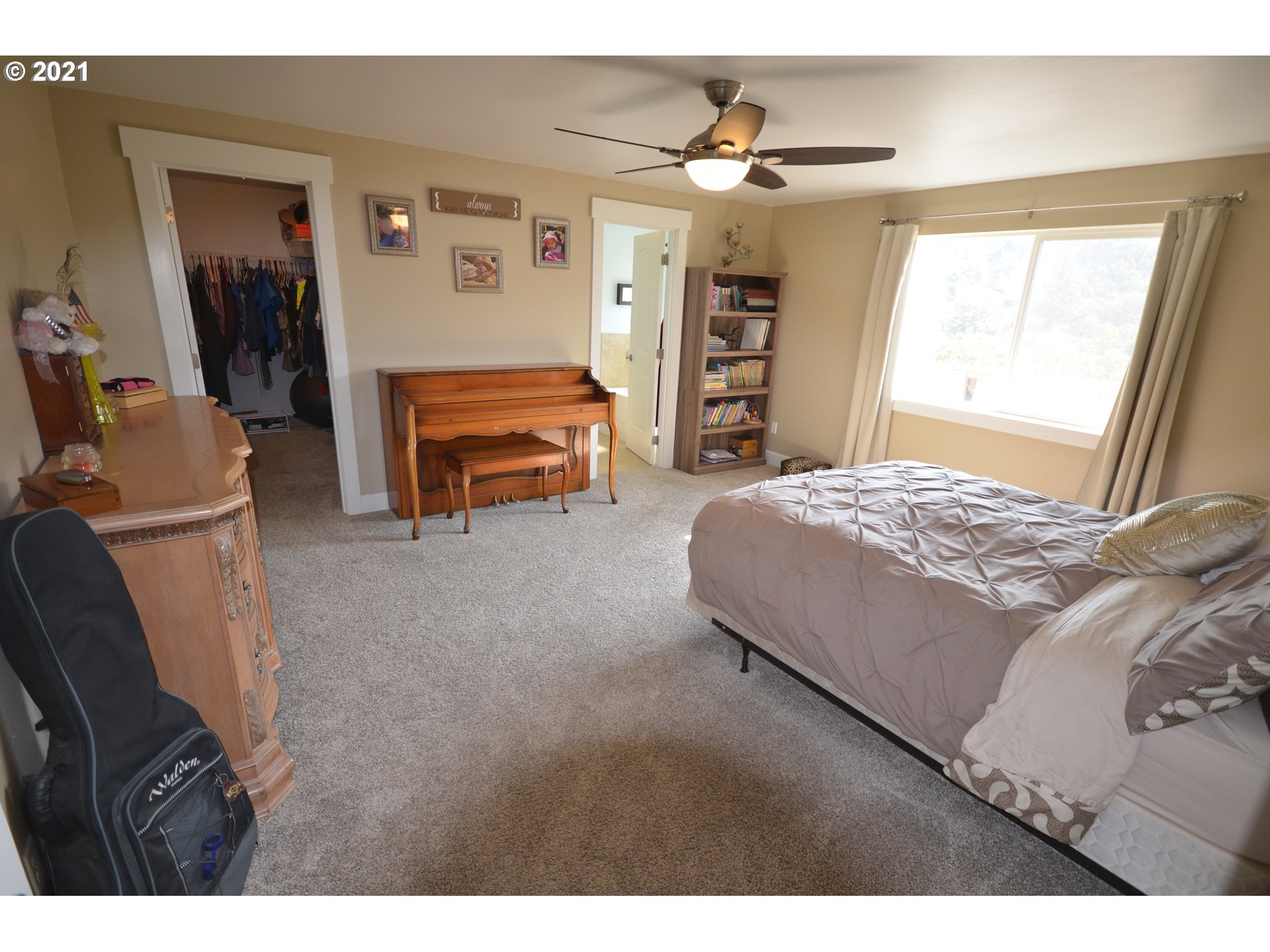 4250 Browns Creek Road The Dalles, OR 97058 - Photo 21 of 32 Bedroom, Owner's Suite