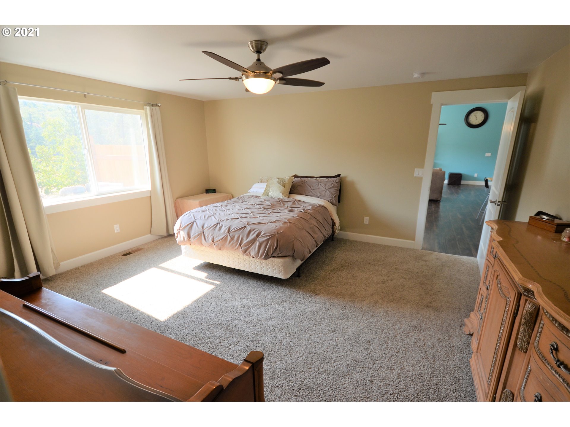 4250 Browns Creek Road The Dalles, OR 97058 - Photo 23 of 32 Bedroom, Owner's Suite