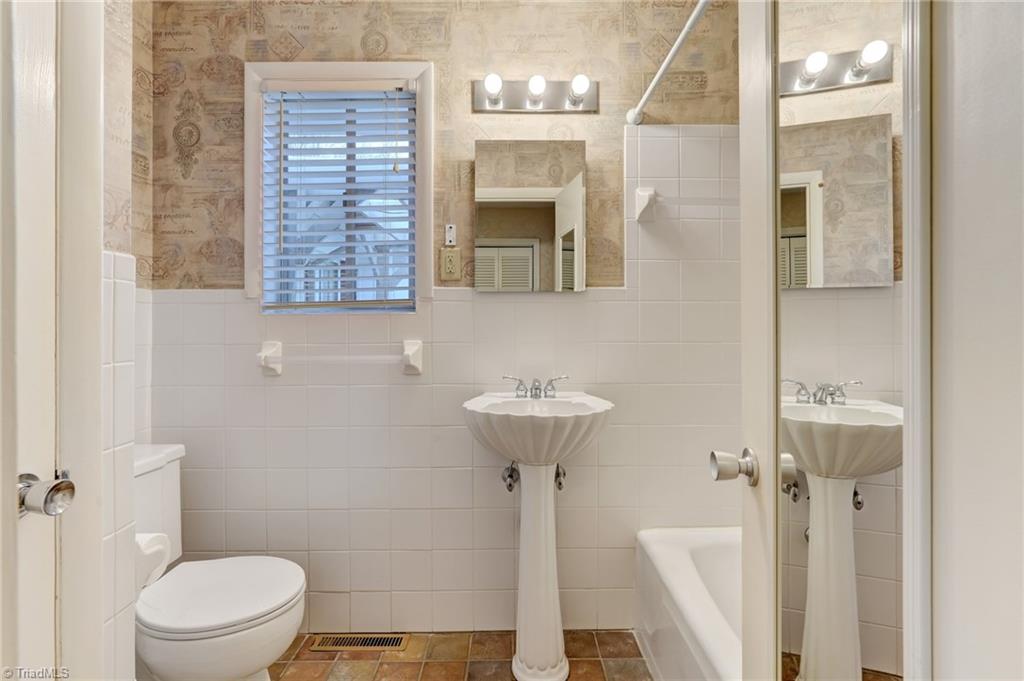 1104 Hobbs Road Greensboro, NC 27410 - Photo 25 of 46 Gallery Image 25