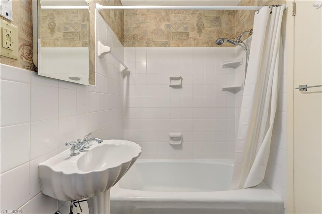 1104 Hobbs Road Greensboro, NC 27410 - Photo 26 of 46 Gallery Image 26